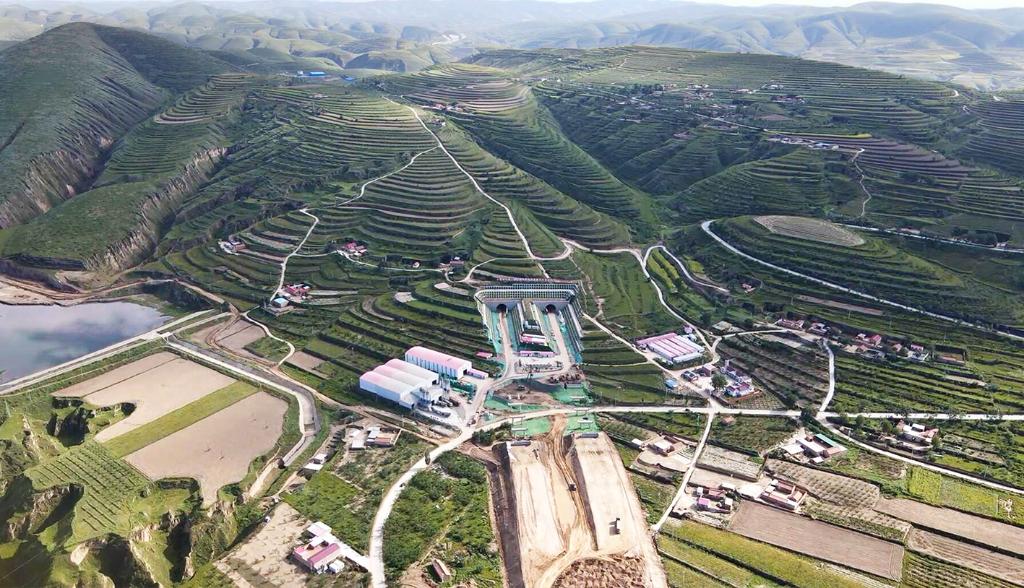 銀昆高速寧夏段最長隧道順利貫通